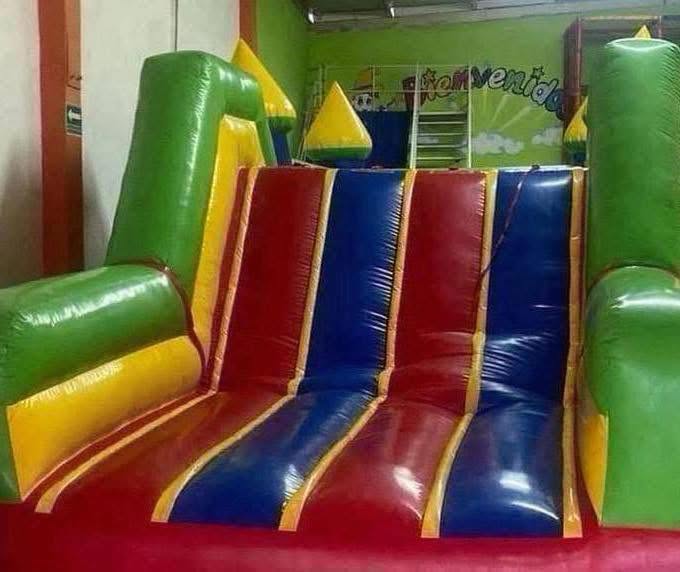 Niños disfrutando la fiesta